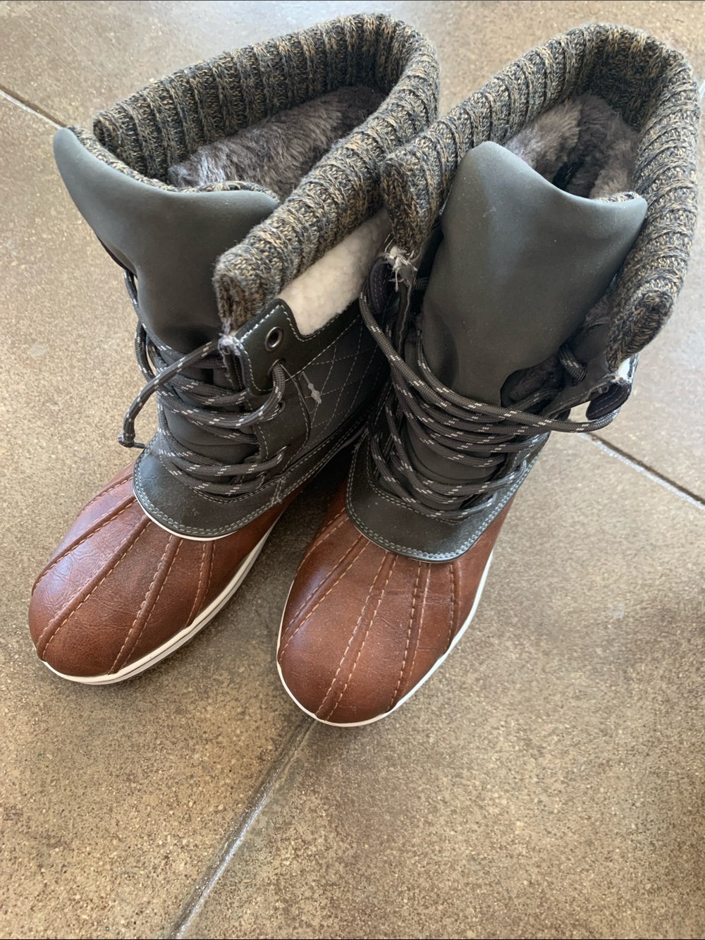 3M Thinsulate Gray Fleece-Lined Winter Boot with Gray Laces